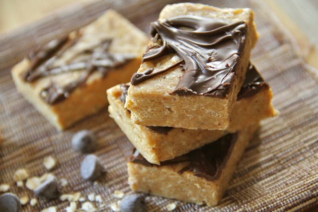 No Bake Almond Fudge Protein Bars