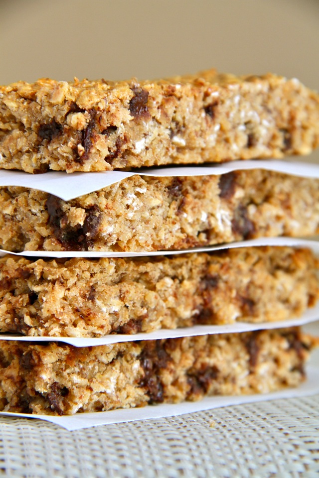 Soft and Chewy Protein Granola Bars -- easy, healthy, homemade granola bars that the whole family will love! Naturally gluten-free and easily made vegan || runningwithspoons.com