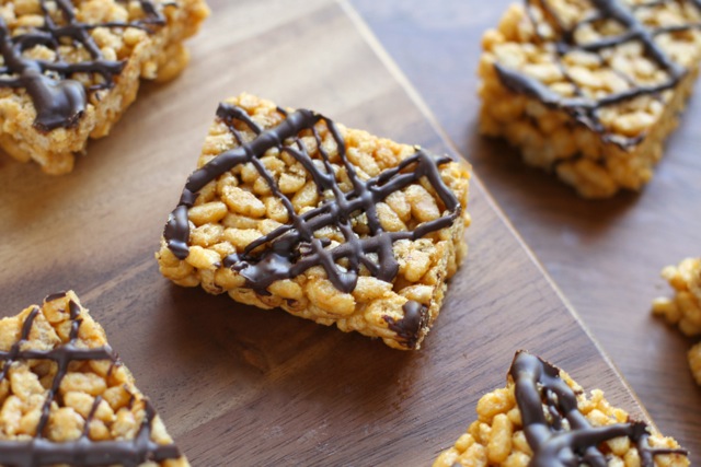 Healthy Rice Krispie Treats - this childhood favourite is made with NO marshmallows or butter, but tastes just as delicious as the original | runningwithspoons.com #glutenfree #vegan #snack #recipe