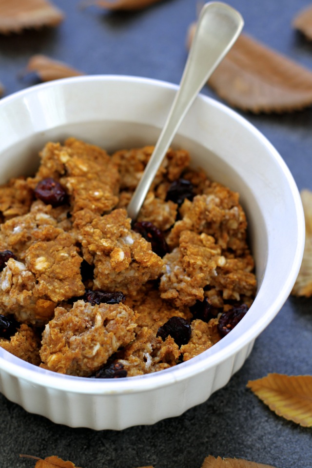 Pumpkin Pie Breakfast Bake -- soft, doughy, and loaded with pumpkin flavour! || runningwithspoons.com #pumpkin #oatmeal #breakfast