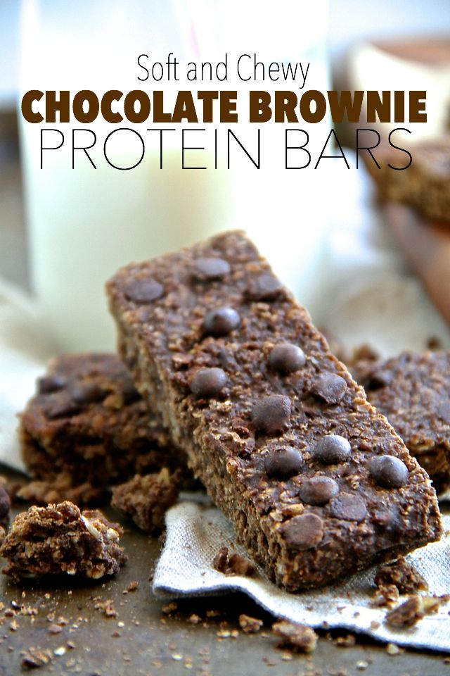 Soft and Chewy Chocolate Brownie Protein Bars -- a quick and easy homemade protein bar that's PERFECT for chocolate lovers! Gluten-free, vegan, and refined sugar-free, it makes a delicious snack! || runningwithspoons.com