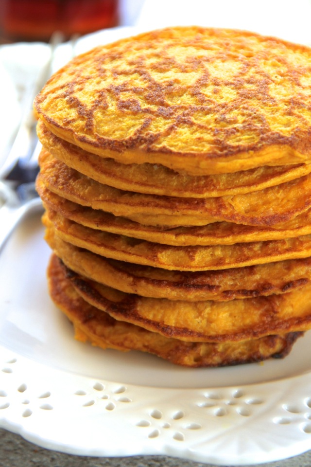 Pumpkin Spice Greek Yogurt Pancakes -- light, fluffy, and made in the blender, enjoy the ENTIRE recipe for under 300 calories with 20g of protein! || runningwithspoons.com #pumpkin #pancakes #breakfast