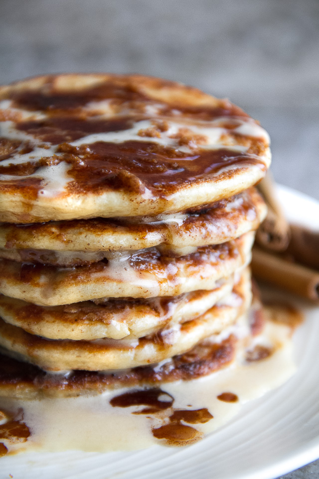 Cinnamon Roll Greek Yogurt Pancakes - these DELICIOUS light and fluffy pancakes taste just like a warm cinnamon roll and will keep you satisfied all morning with over 20g of whole food protein! | runningwithspoons.com #glutenfree #healthy #breakfast