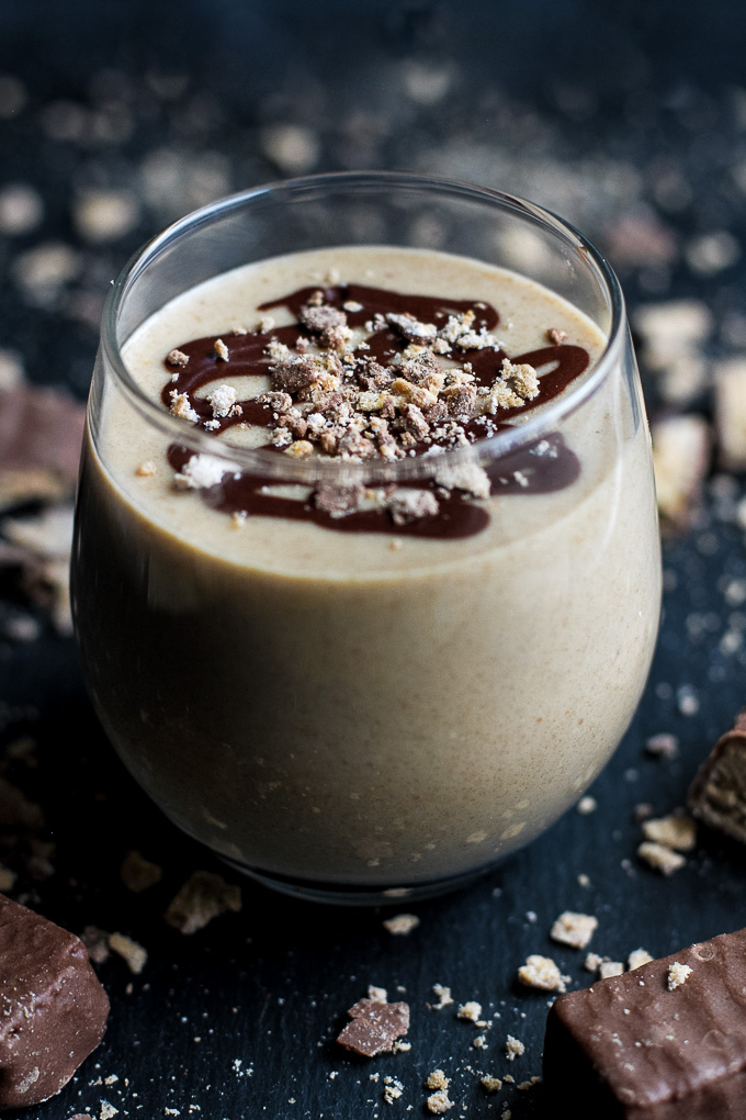 This Coffee Crisp Smoothie that tastes so much like the candy bar, you'd never believe it was made with 4 simple and healthy ingredients! Enjoy this vegan and refined-sugar-free subtly coffee-flavoured smoothie as a delicious breakfast or snack. | runningwithspoons.com