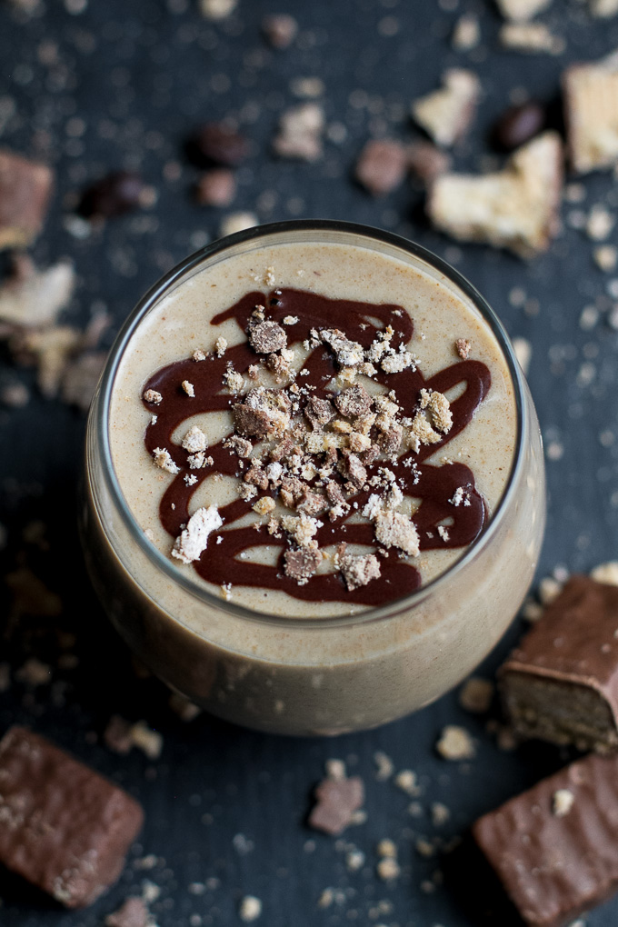 This Coffee Crisp Smoothie that tastes so much like the candy bar, you'd never believe it was made with 4 simple and healthy ingredients! Enjoy this vegan and refined-sugar-free subtly coffee-flavoured smoothie as a delicious breakfast or snack. | runningwithspoons.com