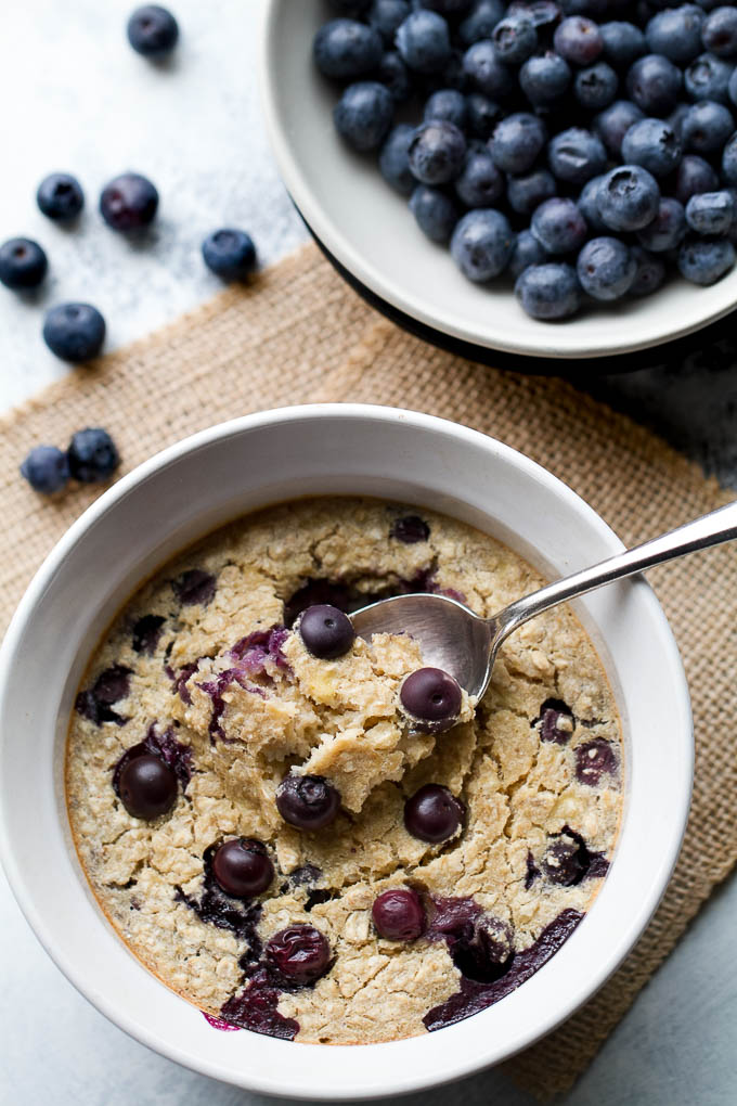 Blueberry Banana Breakfast Bake - like a muffin in a bowl, but made without any butter, oil, or refined sugar! Gluten-free and vegan so everyone can enjoy | runningwfithspoons.com
