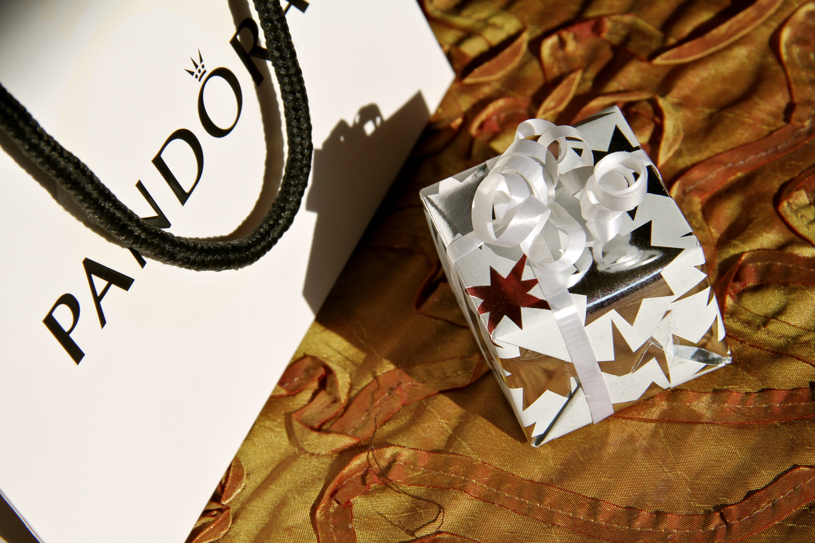 Pandora Present