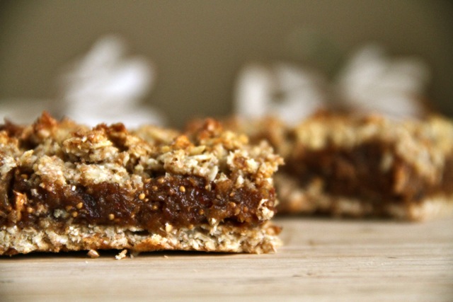 Fig and Date Oatmeal Bars