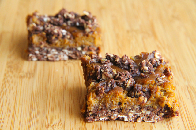 Healthy Pumpkin Pie Oatmeal Bars