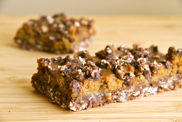 Healthy Pumpkin Pie Oatmeal Bars