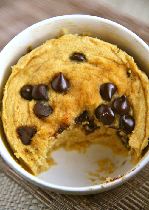 Chocolate Chip Pumpkin Mug Cake -- soft, fluffy, and crazy delicious! Whip up this gluten-free mug cake in under 5 minutes for a healthy and delicious treat! || runningwithspoons.com #pumpkin #fall