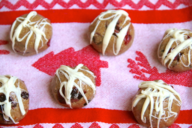 No Bake Holiday Cookie Energy Bites