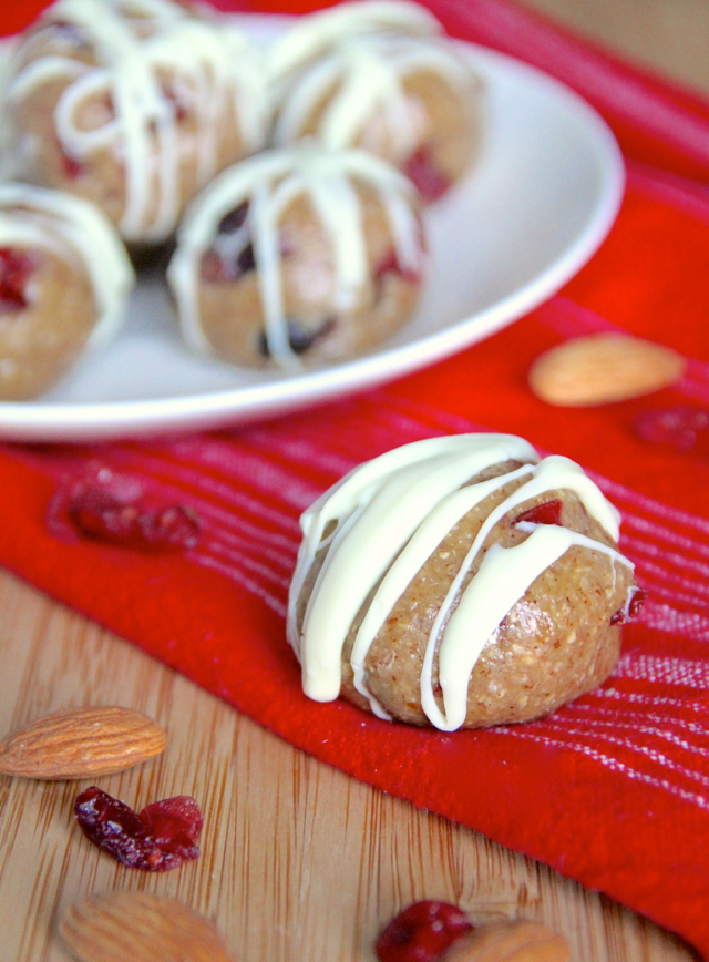 No Bake Holiday Cookie Energy Bites