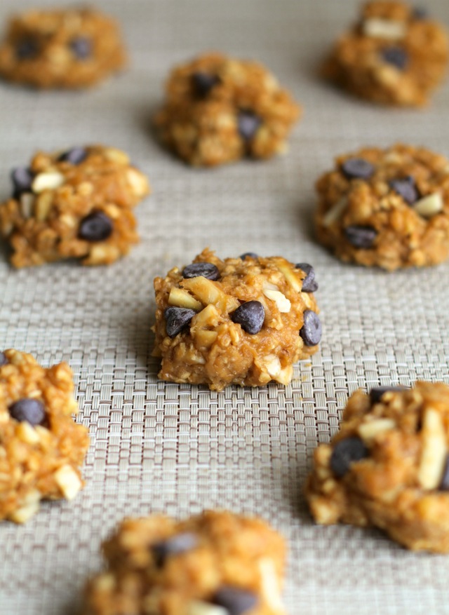 Chunky Monkey Snack Bites || runningwithspoons.com