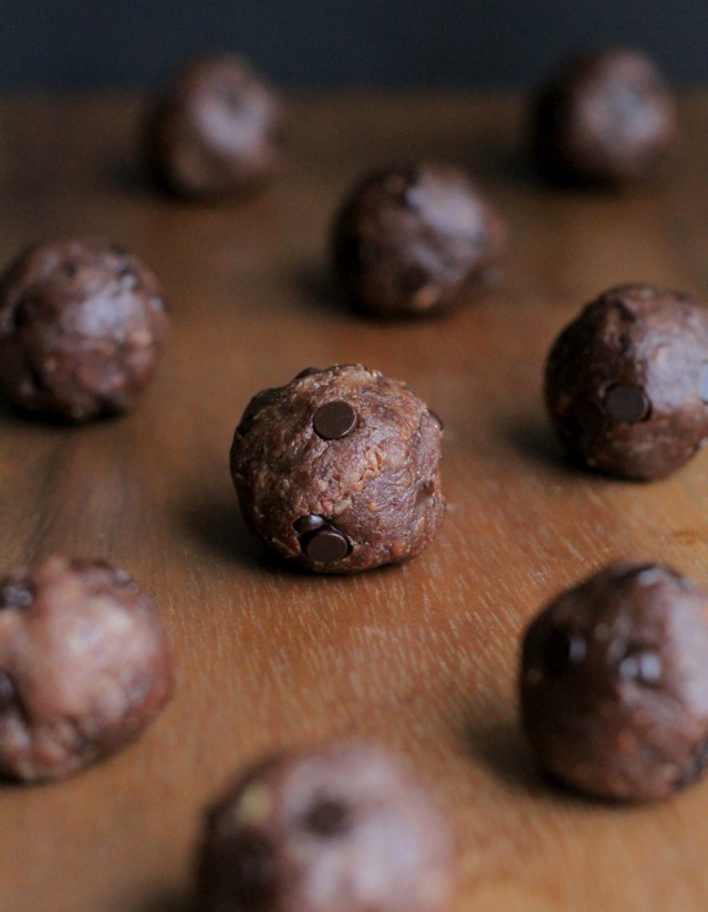 No Bake Double Chocolate Fudge Protein Bites || runningwithspoons.com