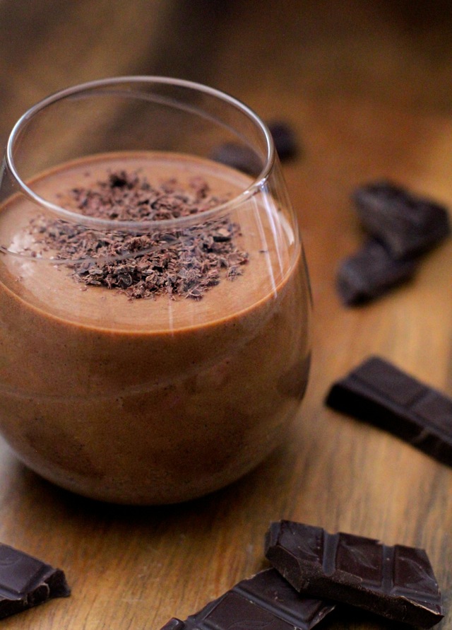 Chocolate Mousse Smoothie -- thick, creamy, and loaded with chocolate flavour. So decadent, you'd never believe it's healthy! || runningwithspoons.com