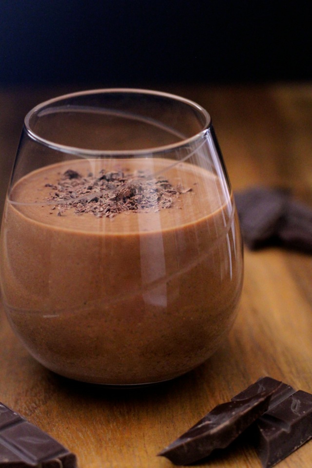 Chocolate Mousse Smoothie -- thick, creamy, and loaded with chocolate flavour. So decadent, you'd never believe it's healthy! || runningwithspoons.com