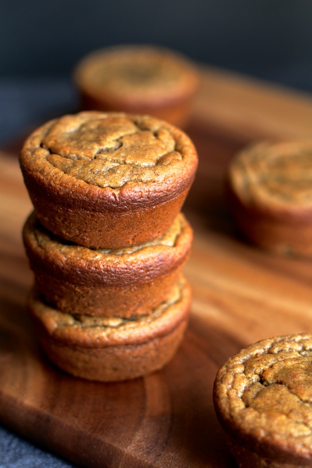 Flourless Banana Bread Muffins -- gluten-free, sugar-free, dairy-free, and oil-free || runningwithspoons.com.