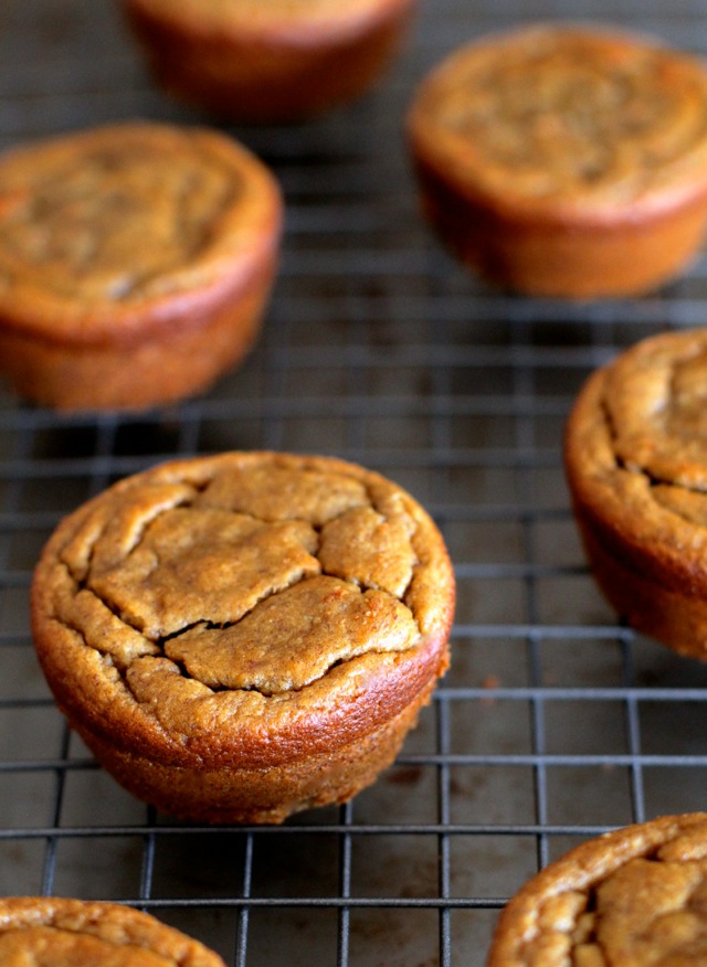 Flourless Banana Bread Muffins -- gluten-free, sugar-free, dairy-free, and oil-free || runningwithspoons.com.