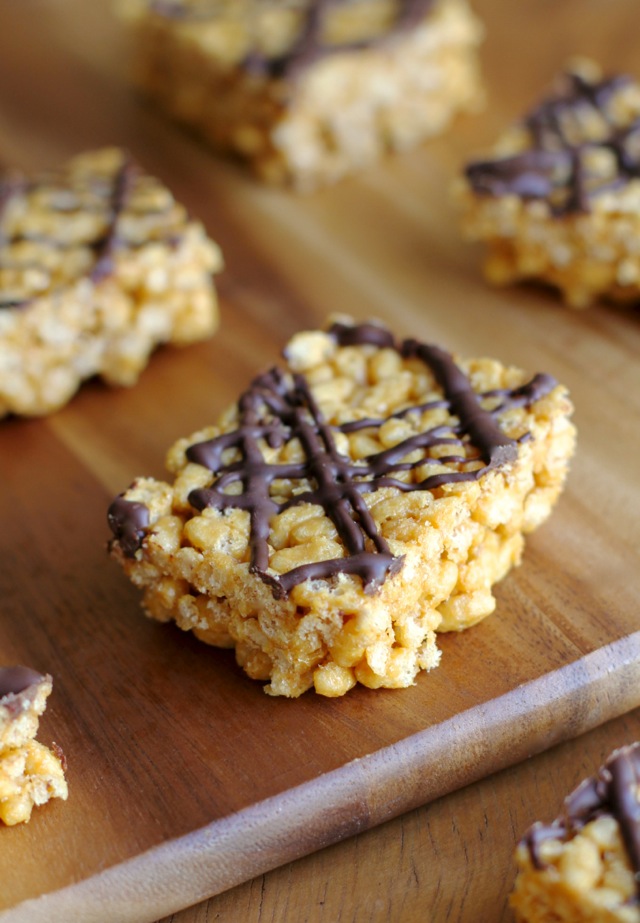 Healthy Rice Krispie Treats - this childhood favourite is made with NO marshmallows or butter, but tastes just as delicious as the original | runningwithspoons.com #glutenfree #vegan #snack #recipe