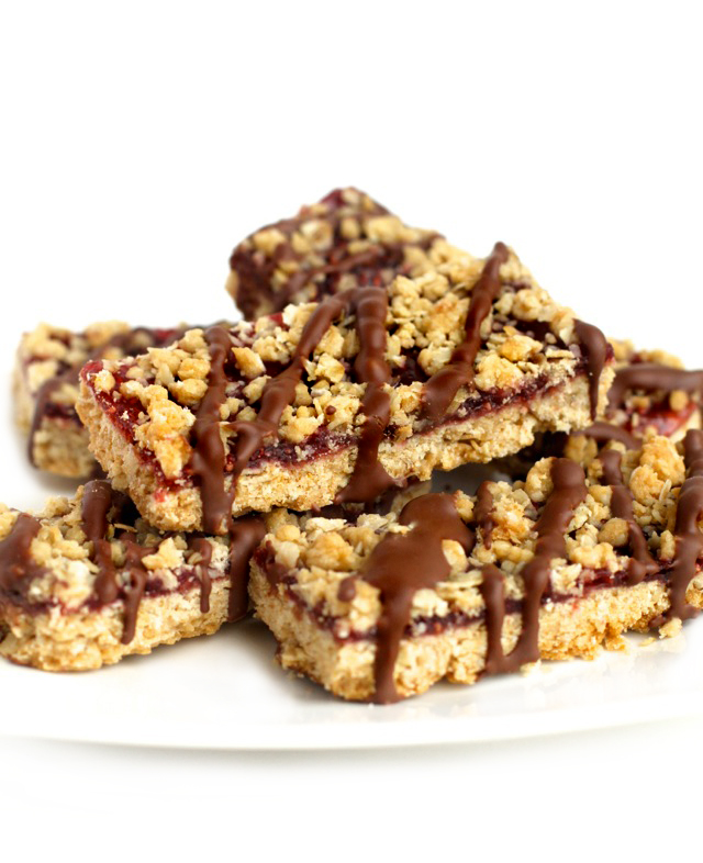 Chocolate Covered Raspberry Oat Bars || runningwithspoons.com