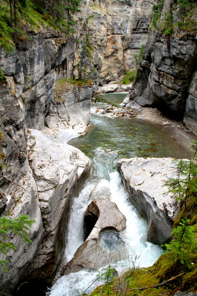 Maligne Canyon4