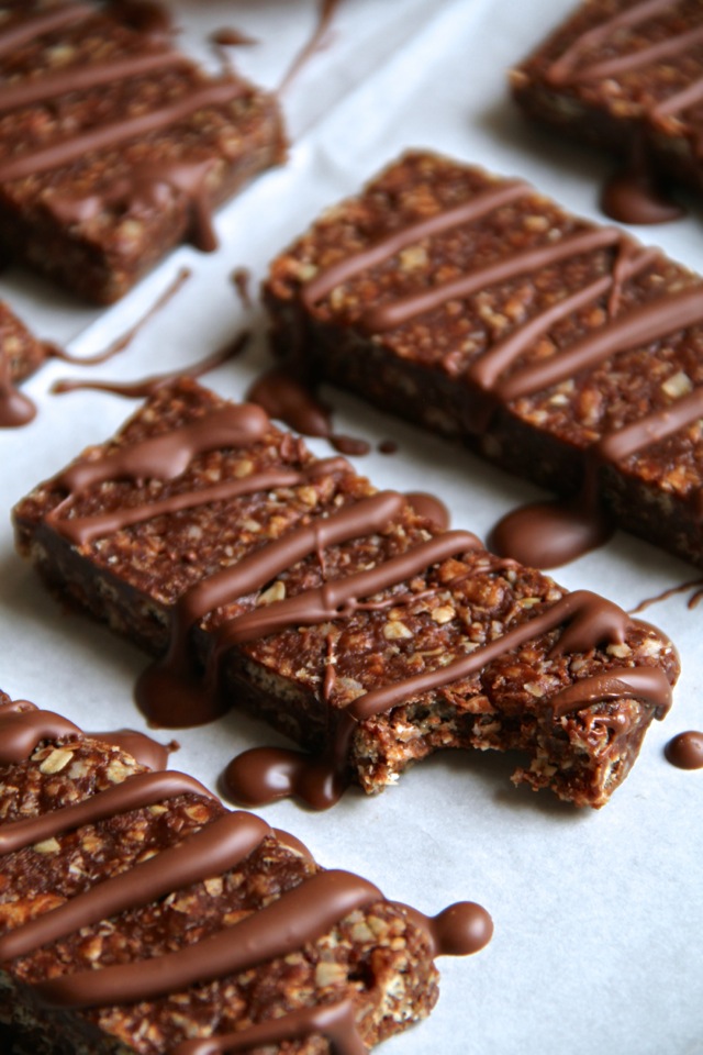 No Bake Chocolate Sunflower Seed Butter Granola Bars -- soft, chewy, and allergy-friendly! These delicious bars are free of all the common food allergens! | runningwithspoons.com #glutenfree #vegan #snack #recipe