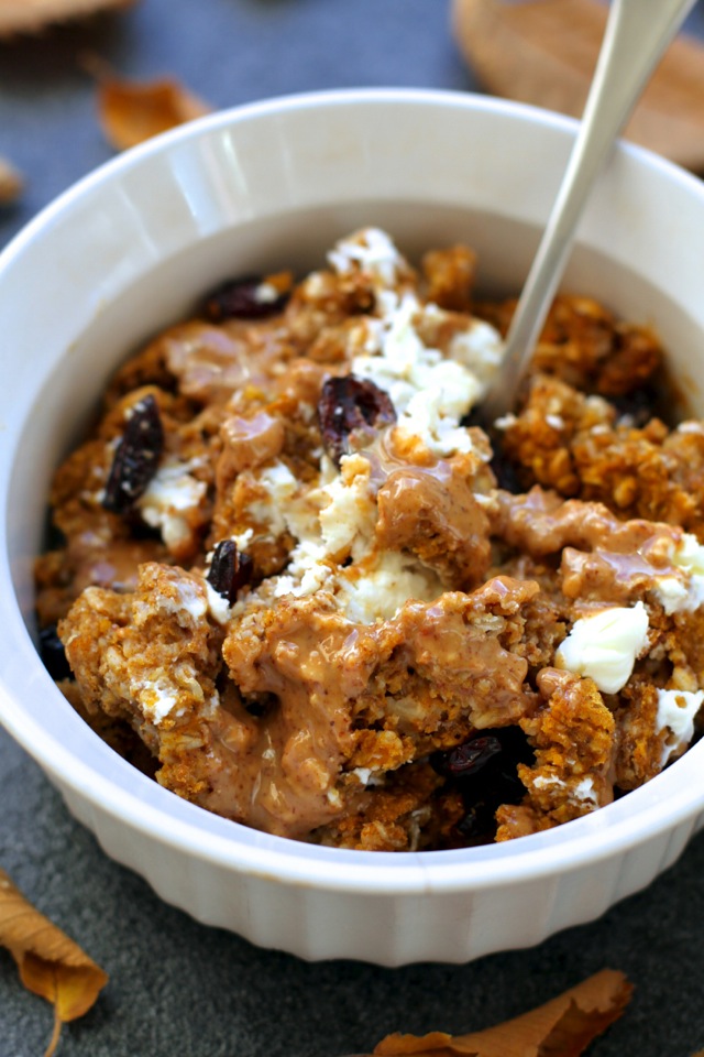 Pumpkin Pie Breakfast Bake -- soft, doughy, and loaded with pumpkin flavour! || runningwithspoons.com #pumpkin #oatmeal #breakfast