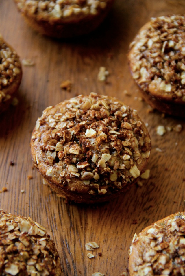 Flourless Apple Cinnamon Muffins -- soft, sweet, and made without flour, oil, or refined sugar! || runningwithspoons.com #apple #muffin