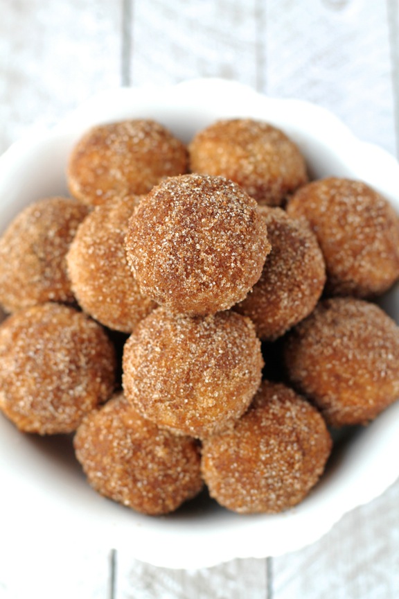 Baked Snickerdoodle Donut Holes -- the goodness of cinnamon and sugar baked into a soft and pillowy donut hole || runningwithspoons.com #snickerdoodle #donuts