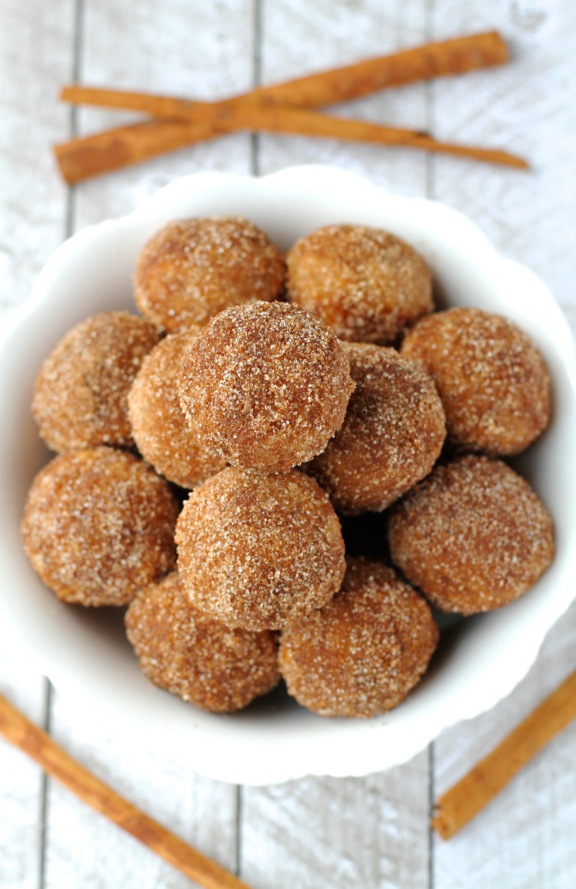 Baked Snickerdoodle Donut Holes -- the goodness of cinnamon and sugar baked into a soft and pillowy donut hole || runningwithspoons.com #snickerdoodle #donuts