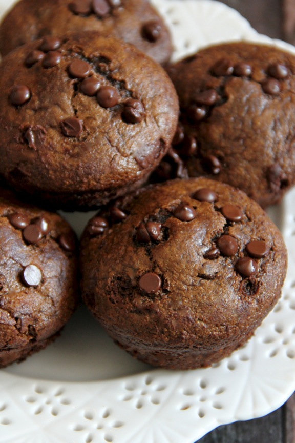 Flourless Chocolate Chip Gingerbread Muffins -- made without flour, butter, oil, or refined sugar, but so soft and tender that you'd never be able to tell! || runningwithspoons.com #glutenfree #gingerbread #muffins