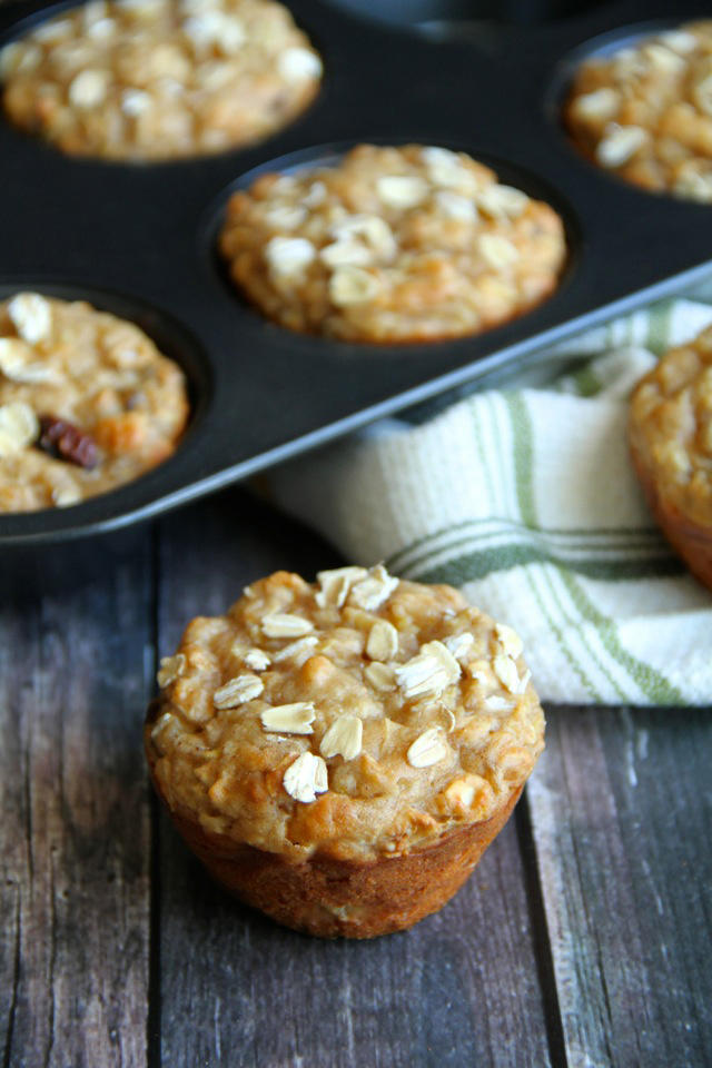 Apple Oat Greek Yogurt Muffins -- ridiculously soft and tender with NO butter or oil! A perfect breakfast or snack! || runningwithspoons.com #healthy #apple #muffins