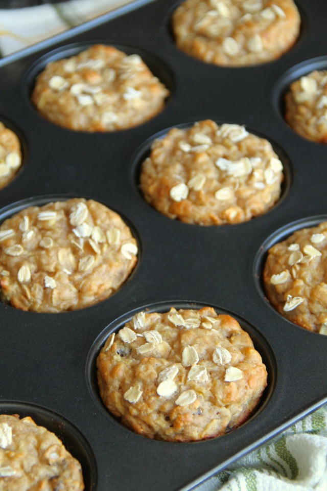 Apple Oat Greek Yogurt Muffins -- ridiculously soft and tender with NO butter or oil! A perfect breakfast or snack! || runningwithspoons.com #healthy #apple #muffins