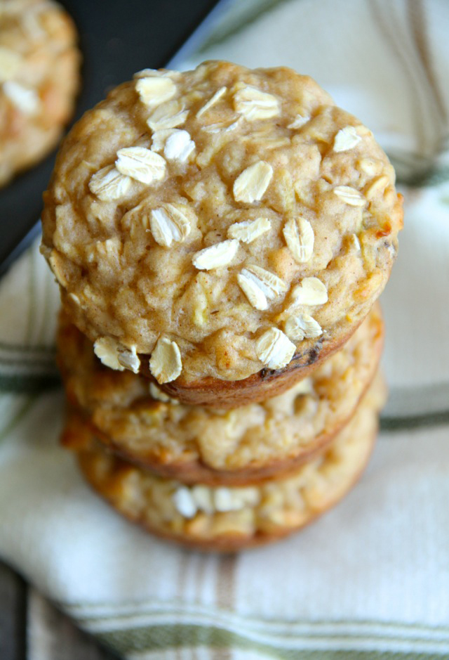 Apple Oat Greek Yogurt Muffins -- ridiculously soft and tender with NO butter or oil! A perfect breakfast or snack! || runningwithspoons.com #healthy #apple #muffins