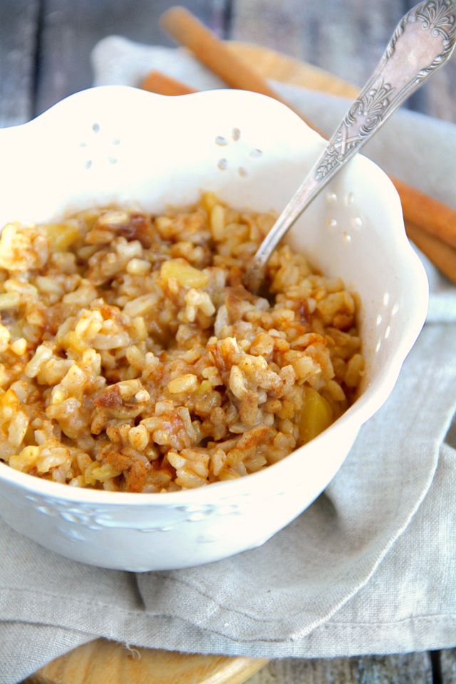 Sweet Brown Rice Breakfast Bowl -- an INCREDIBLE combination of textures and flavours in one hearty and nutritious breakfast! || runningwithspoons.com #glutenfree #vegan