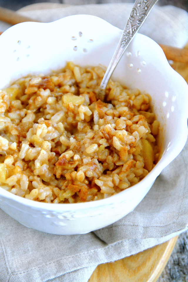 Sweet Brown Rice Breakfast Bowl -- an INCREDIBLE combination of textures and flavours in one hearty and nutritious breakfast! || runningwithspoons.com #glutenfree #vegan