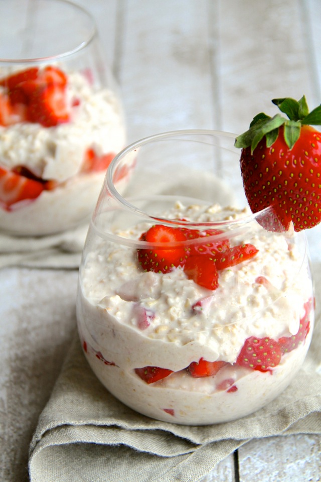Strawberry Coconut Overnight Oat Parfait -- a healthy and delicious way to start your day! || runningwithspoons.com #glutenfree #vegan