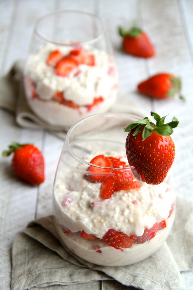 Strawberry Coconut Overnight Oat Parfait -- a healthy and delicious way to start your day! || runningwithspoons.com #glutenfree #vegan