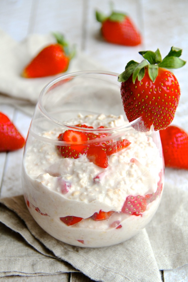 Strawberry Coconut Overnight Oat Parfait -- a healthy and delicious way to start your day! || runningwithspoons.com #glutenfree #vegan