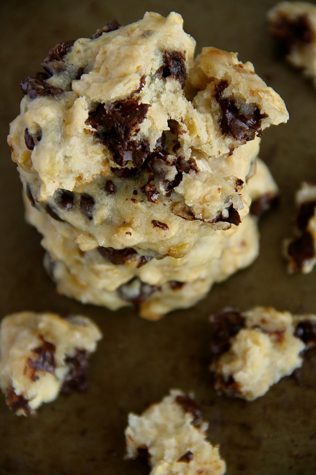 Vegan Chocolate Chip Banana Bread Oatmeal Cookies -- deliciously soft and chewy cookies that contain NO eggs or butter! || runningwithspoons.com #vegan #healthy