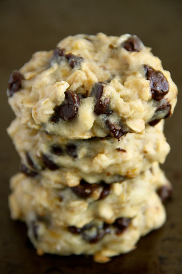 Vegan Chocolate Chip Banana Bread Oatmeal Cookies -- deliciously soft and chewy cookies that contain NO eggs or butter! || runningwithspoons.com #vegan #healthy