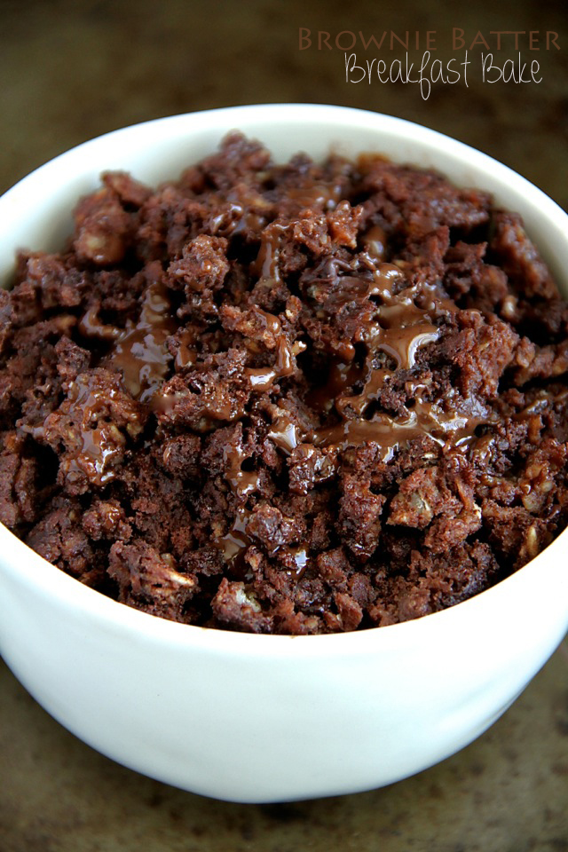Brownie Batter Breakfast Bake -- Enjoy the rich chocolatey taste of brownies in a bowl that's healthy enough to eat for breakfast! || runningwithspoons.com #breakfast #vegan #chocolate