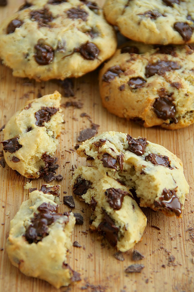 Chocolate Chip Cheesecake Cookies || runningwithspoons.com