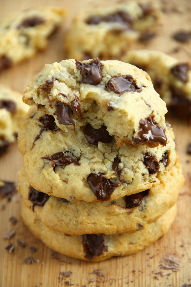 Chocolate Chip Cheesecake Cookies || runningwithspoons.com