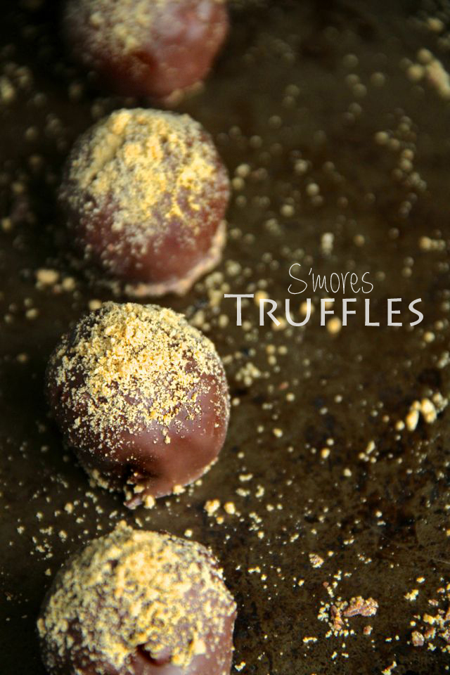 S'mores Truffles -- all the goodness of s'mores in a melt-in-your-mouth bite-sized dessert! || runningwithspoons.com