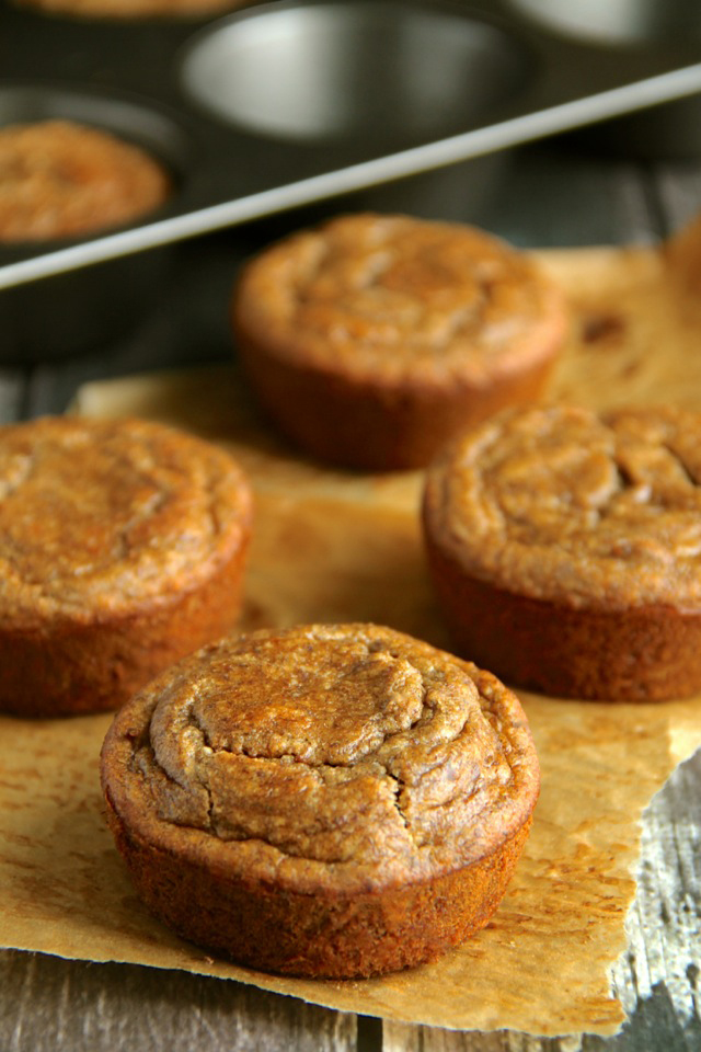 Vegan Flourless Banana Bread Muffins -- gluten-free, egg-free, refined sugar-free, dairy-free, and oil-free || runningwithspoons.com.