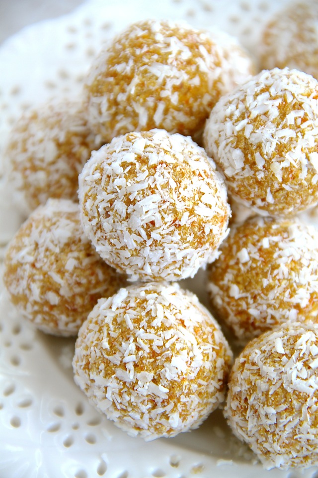 No-Bake Carrot Cake Energy Bites - these nut-free bites are so easy to whip up and taste like poppable bites of carrot cake... only healthier! | runningwithspoons.com