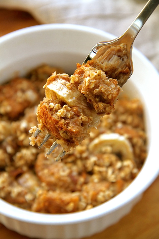 Banana Oat Baked French Toast -- a delicious single serve vegan breakfast that's packed with fibre and plant-based protein! || runningwithspoons.com #vegan #breakfast