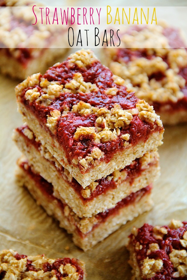 Strawberry Banana Oat Bars -- you'd never believe that these soft and chewy oat bars are vegan, gluten-free, refined sugar-free, and made without any butter or oil! || runningwithspoons.com